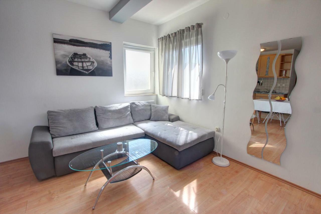 Apartman Пула Екстериор снимка